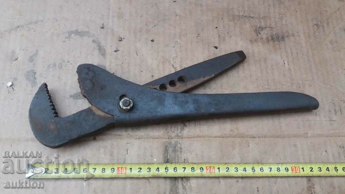 OLD MILITARY WRENCH, VARIOUS FRAMES with price 4.99 BGN | € 2.55 OLD MILITARY WRENCH, VARIOUS FRAMES with price 4.99 BGN | € 2.55