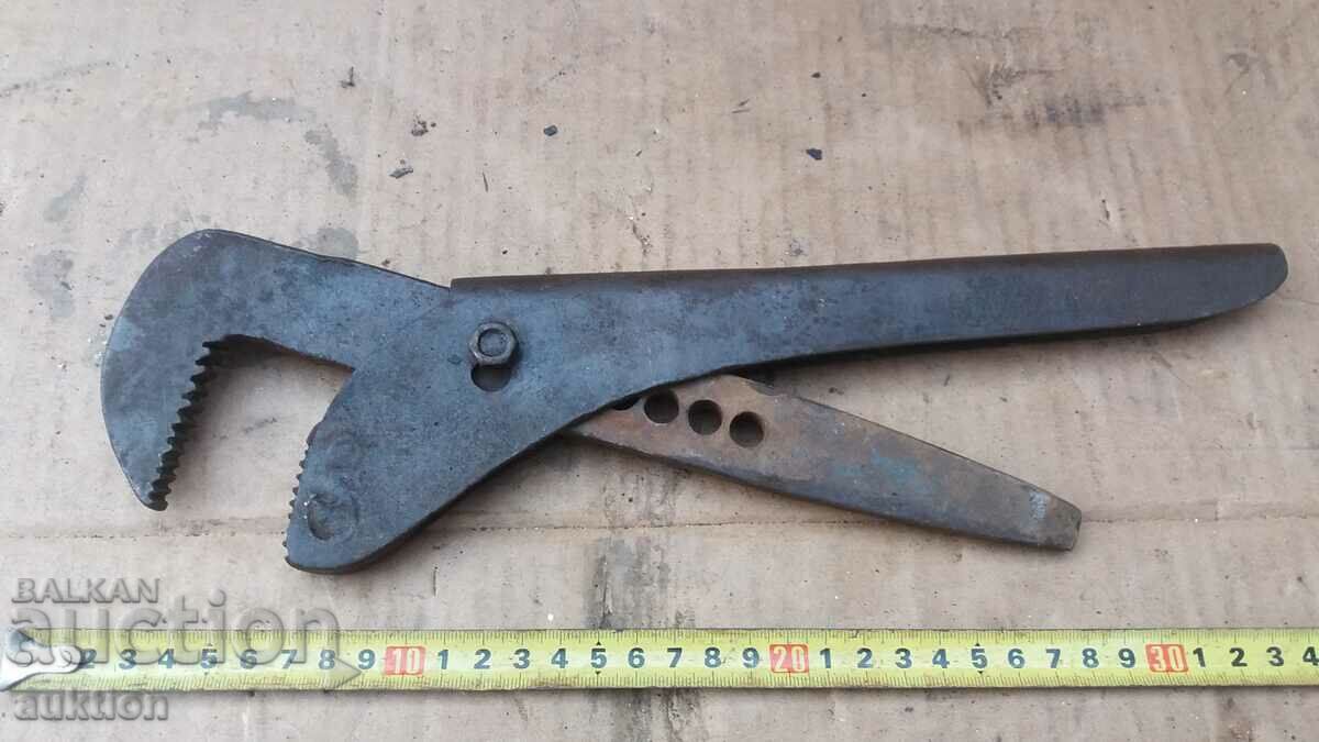 Auction OLD MILITARY WRENCH, VARIOUS FRAMES Auction OLD MILITARY WRENCH, VARIOUS FRAMES