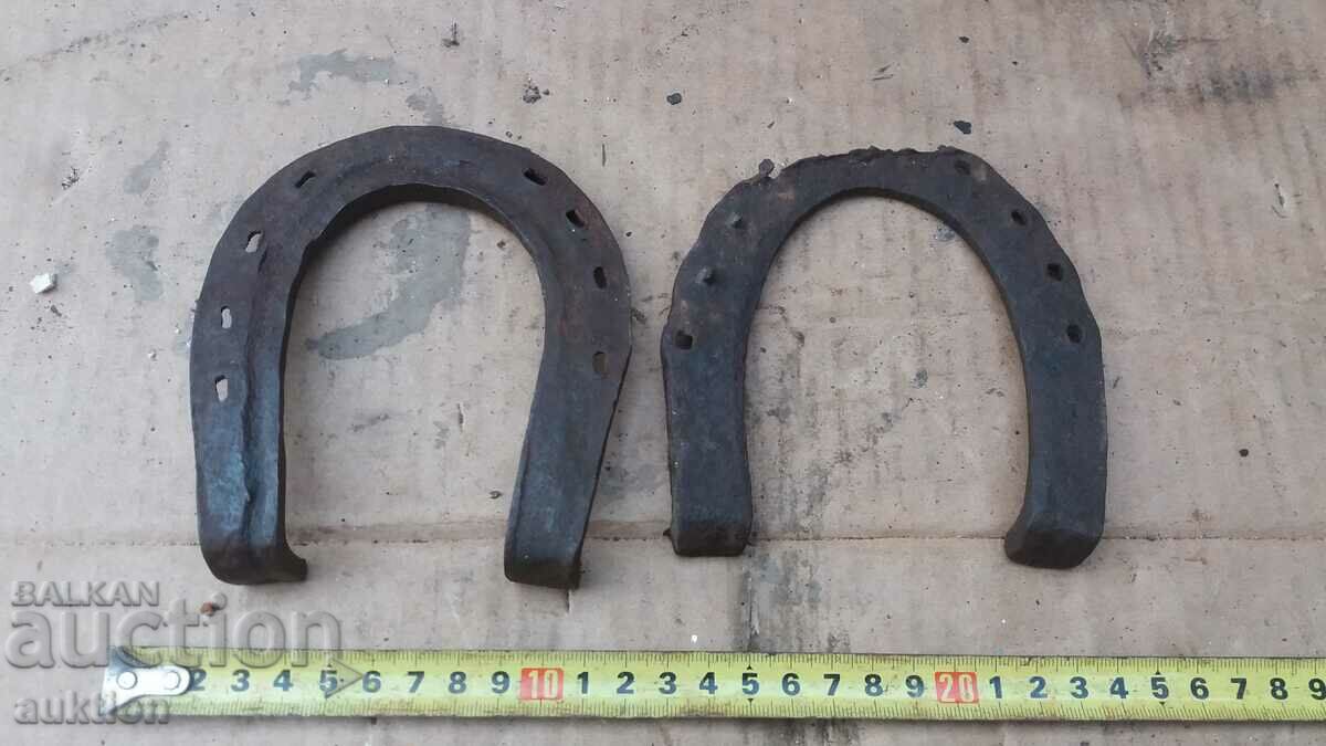 LOT OF TWO WROUGHT HORSESHOES - 5 LOT OF TWO WROUGHT HORSESHOES - 5