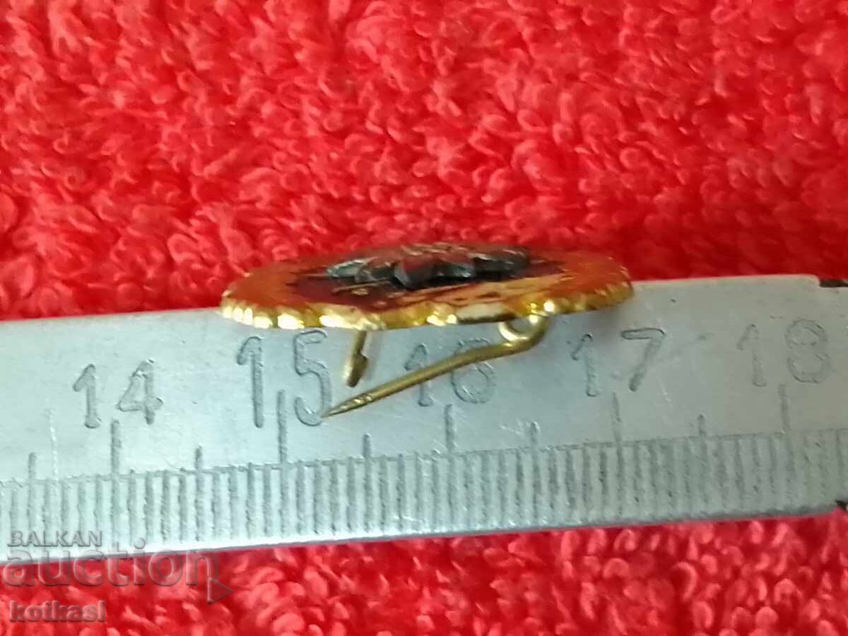 Auction Old social badge enamel bronze Conqueror of the mountain leaders Auction Old social badge enamel bronze Conqueror of the mountain leaders