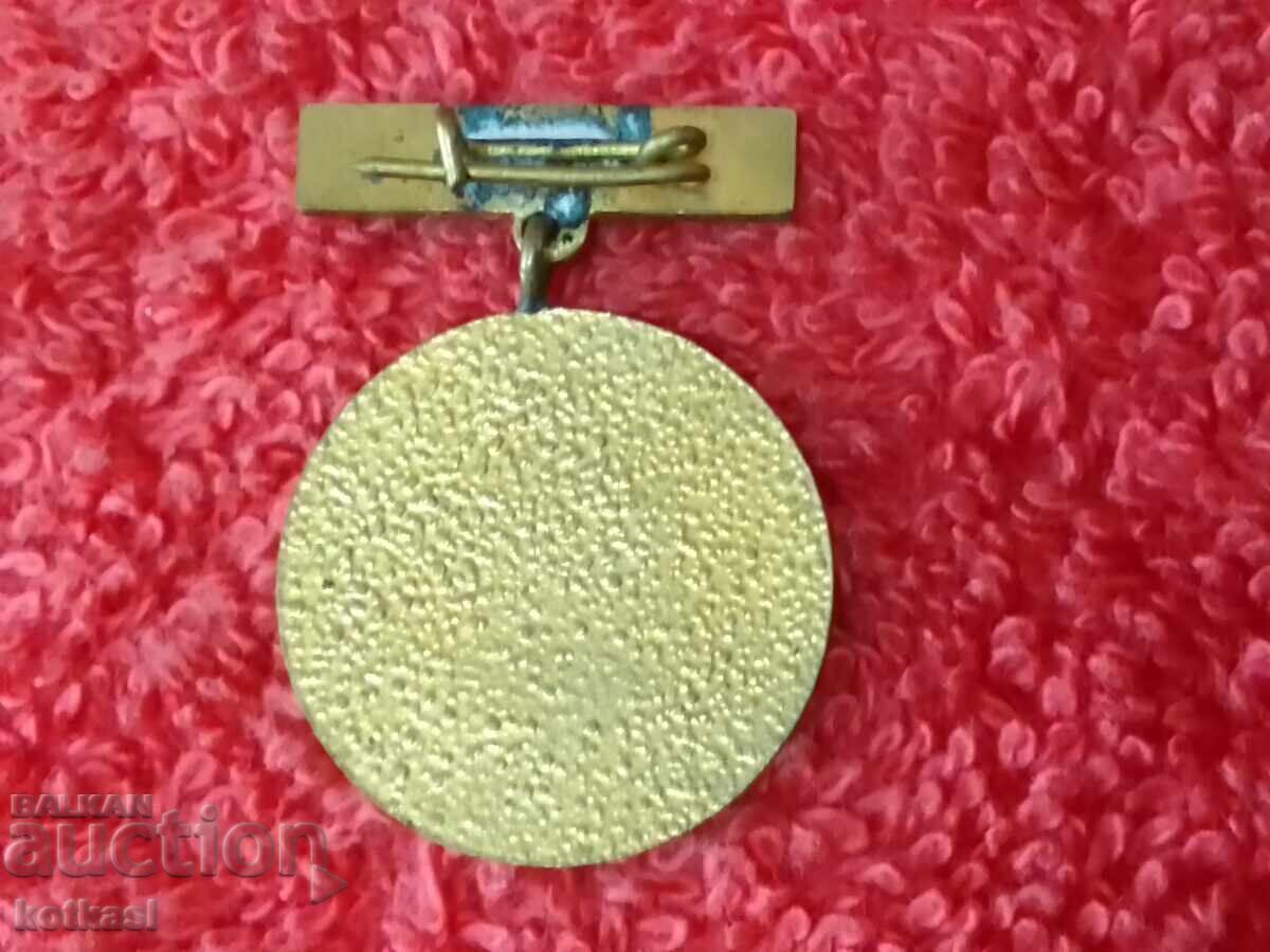 Παλιό μπρούτζινο Σήμα Αυτοκινήτου και Μοτοσικλέτας σμάλτο 2ης τάξης με τιμή 25.50 BGN | € 13.04