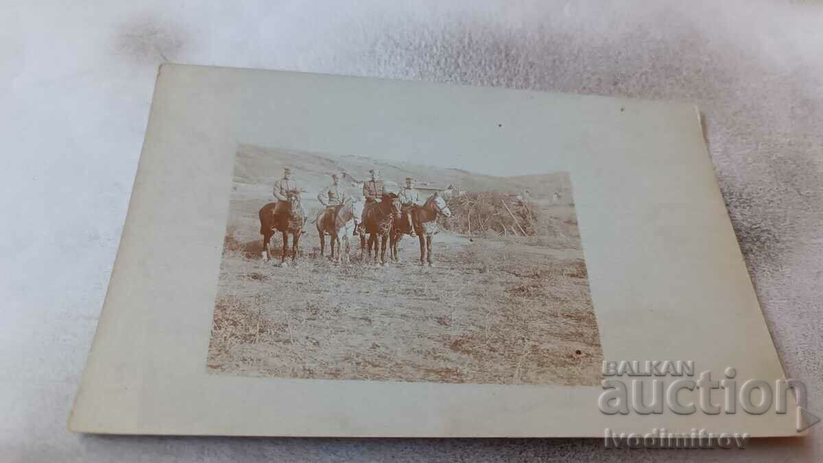 Fotografie Patru ofițeri pe cai pe frontul PSV 1917