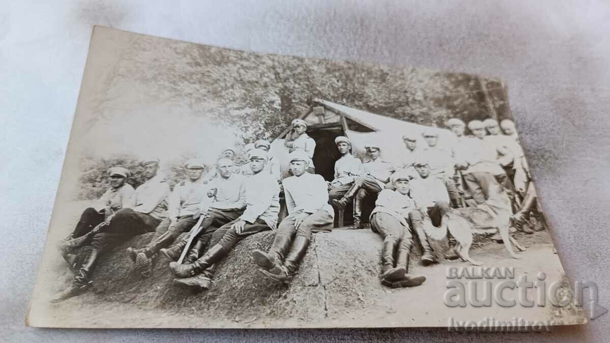 Снимка Офицери и войници пред палатка 1929