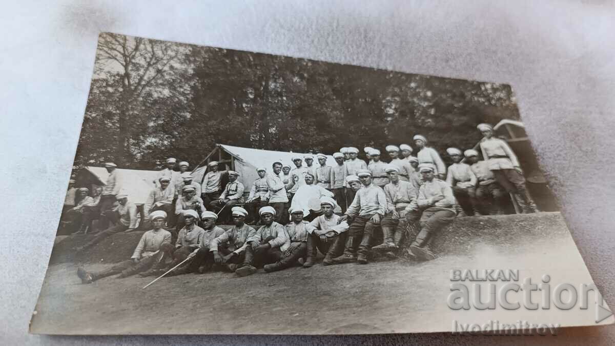 Foto Ofițeri și soldați în fața unei tabere de corturi 1929