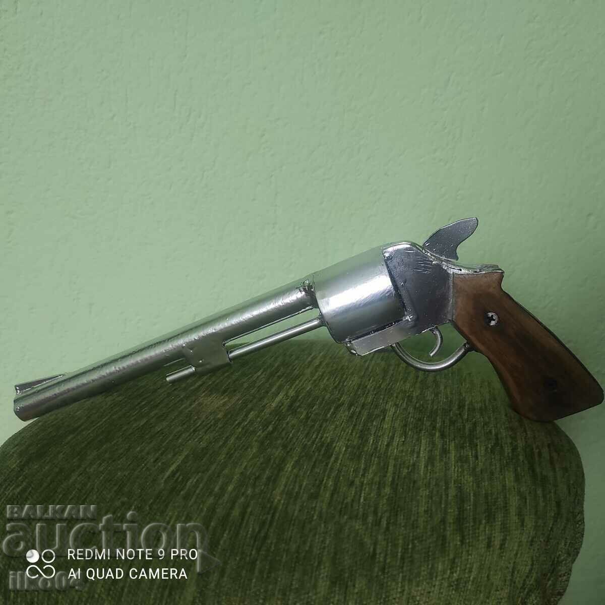 Голям револвер, железен хромиран пистолет- Реплика
