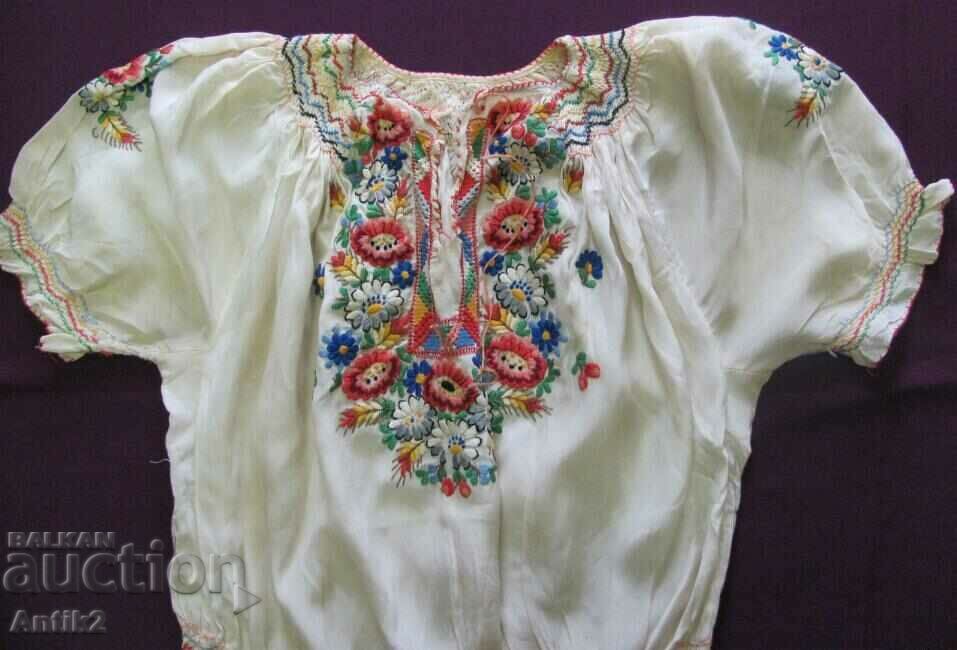 60's Vintich Silk Ladies Blouse with price 60.00 BGN | € 30.68 60's Vintich Silk Ladies Blouse with price 60.00 BGN | € 30.68