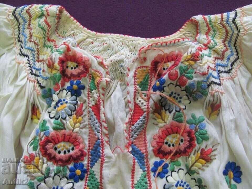 Auction 60's Vintich Silk Ladies Blouse Auction 60's Vintich Silk Ladies Blouse