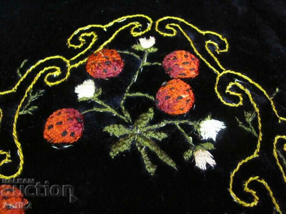 Delivery of 19th Century Folk Art Motifs Delivery of 19th Century Folk Art Motifs