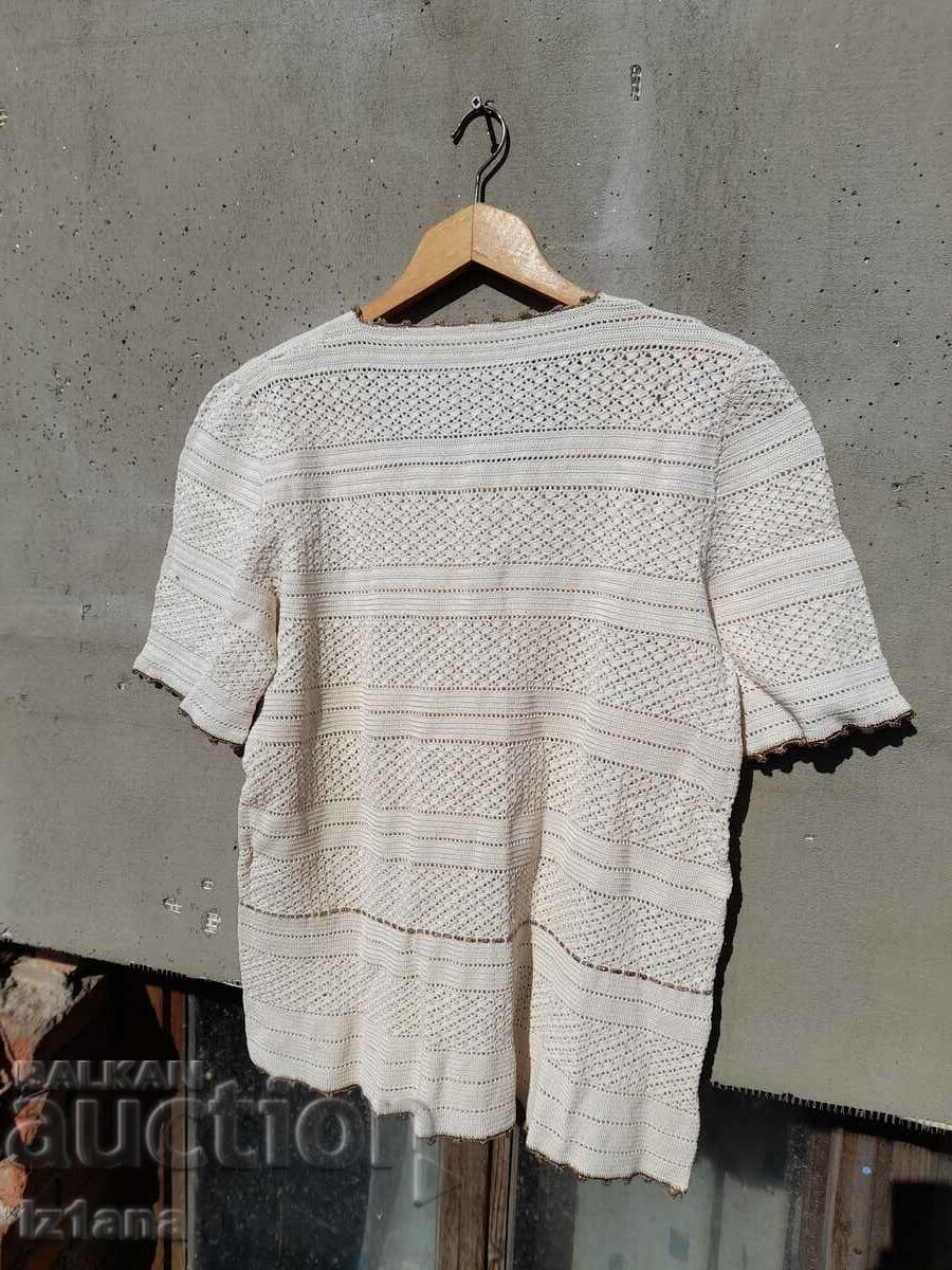 Delivery of Old knitted blouse Delivery of Old knitted blouse