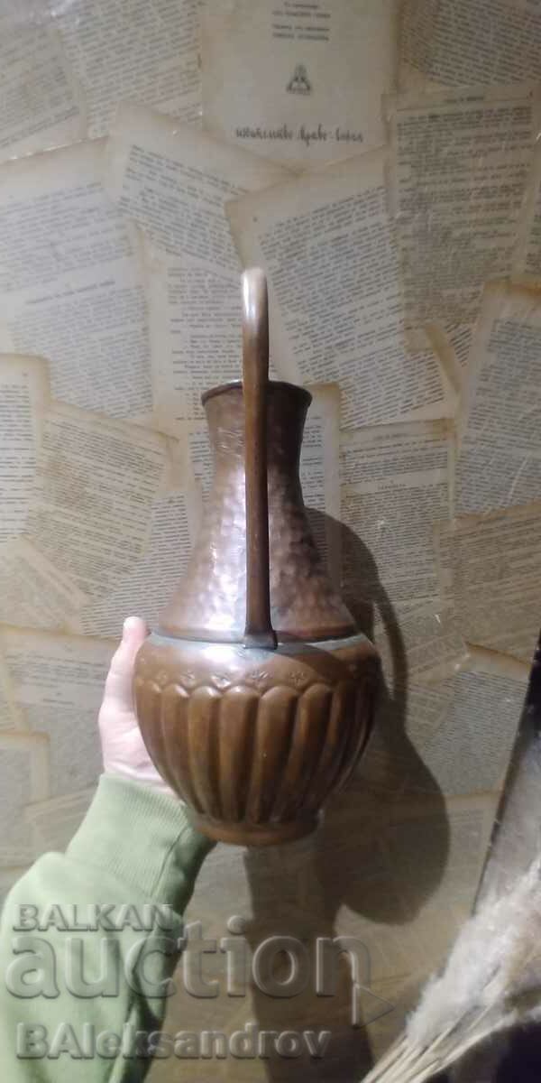 Доставка на Стара кована медна кана Доставка на Стара кована медна кана