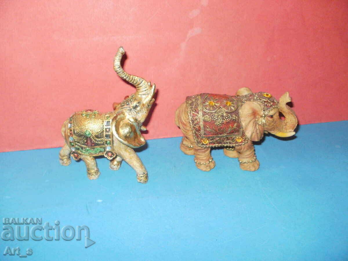 Licitație Lot de 2 elefanti decorati manual cu pietre colorate si ornamente