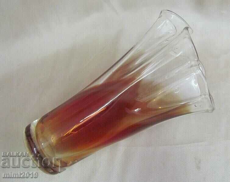 Delivery of Vintich Crystal Glass Vase Delivery of Vintich Crystal Glass Vase