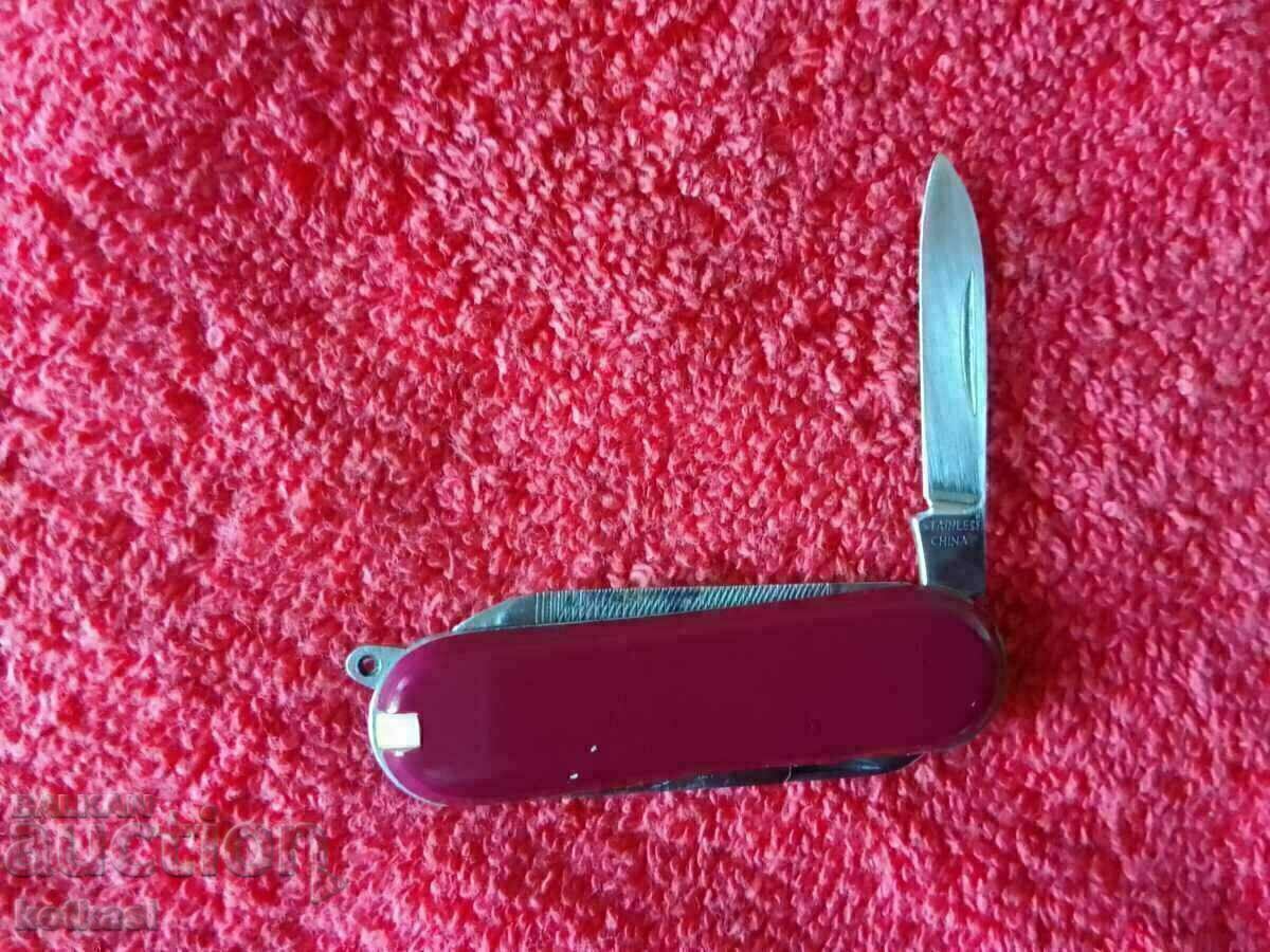 Licitație Cuțit vechi de buzunar mic, teacă din piele marcată Licitație Cuțit vechi de buzunar mic, teacă din piele marcată