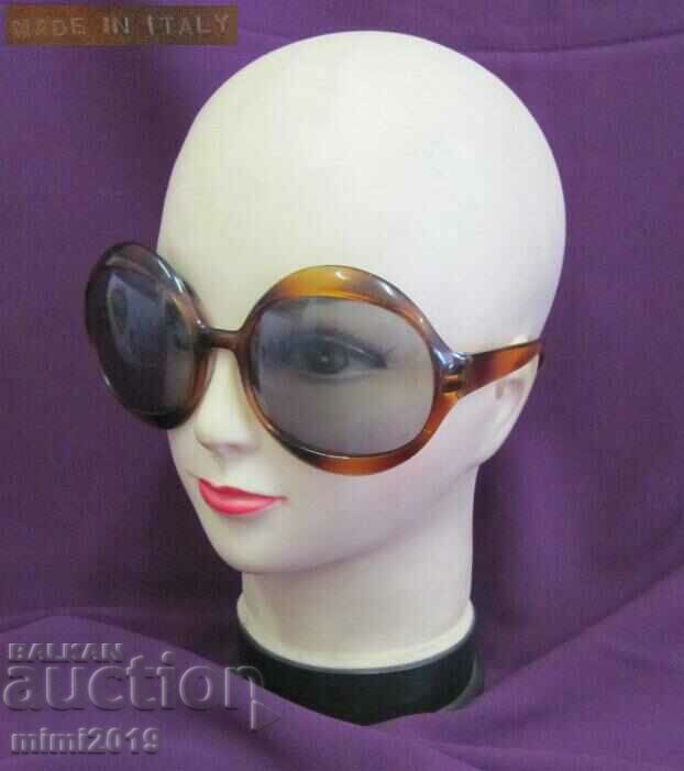 Ochelari de soare pentru femei din anii 40, Italia