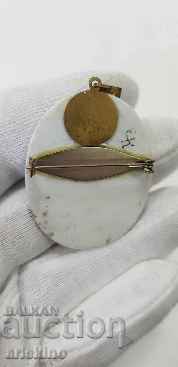 Delivery of Author's painted porcelain brooch, temple, churches Delivery of Author's painted porcelain brooch, temple, churches