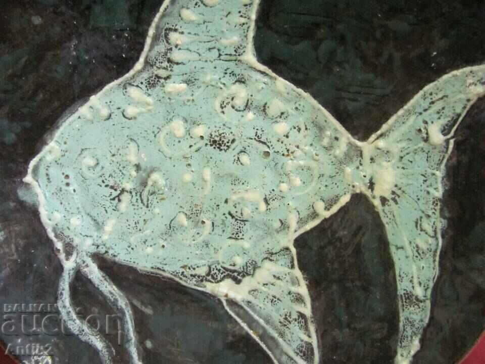 Farfurie decorativă din lut al autorului anilor 60 cu preț 90.00 BGN | € 46.02