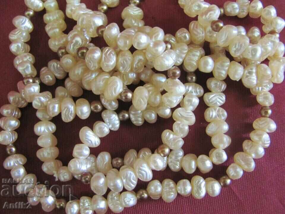 Auction 60's Women's Set-Pearl Necklace and Beaded Handbag Auction 60's Women's Set-Pearl Necklace and Beaded Handbag