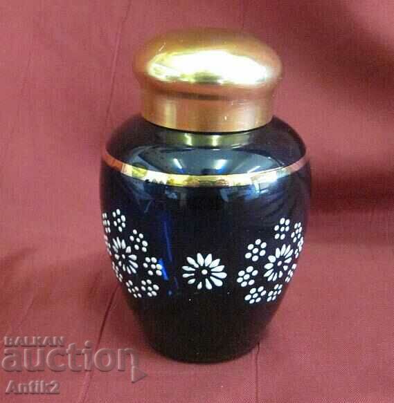 Delivery of 30's Glass Jar for Women's Cosmetics Delivery of 30's Glass Jar for Women's Cosmetics