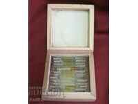 Ιατρικά μικροσκοπικά παρασκευάσματα Vintich σε ξύλινο κουτί