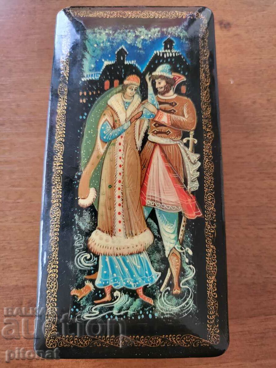 Ръчно рисувана лакова кутия СССР 2 с цена € 50.00 | 97.79 лв.