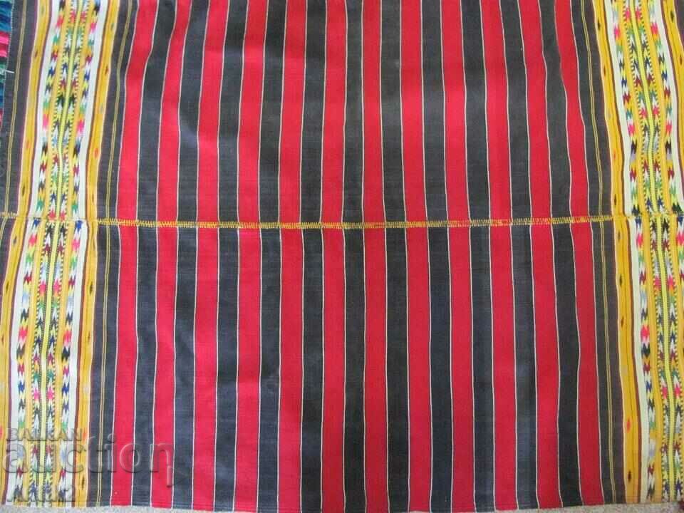 Sorț din lână de artă populară din secolul al XIX-lea cu preț 35.00 BGN | € 17.90