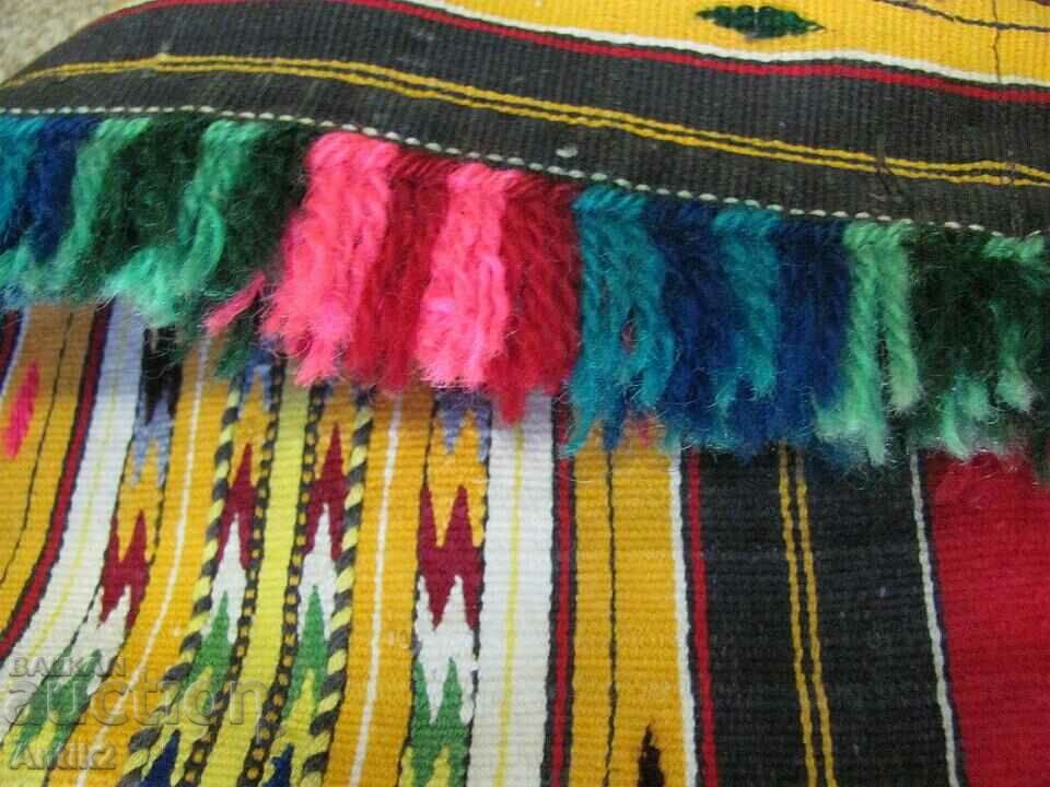 Livrarea Sorț din lână de artă populară din secolul al XIX-lea