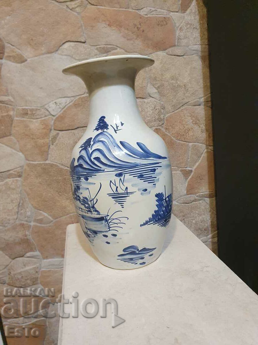 Porcelain vase - Vietnam 1960s