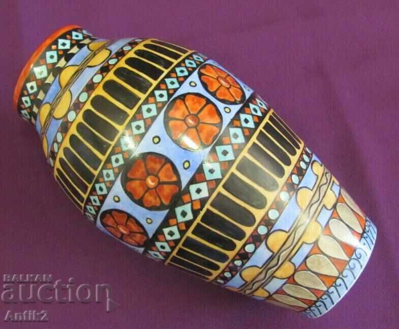 Delivery of 50's Beautiful Porcelain Hand Painted Vase Delivery of 50's Beautiful Porcelain Hand Painted Vase