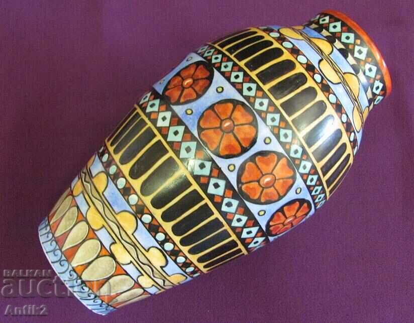 50's Beautiful Porcelain Hand Painted Vase - 7 50's Beautiful Porcelain Hand Painted Vase - 7