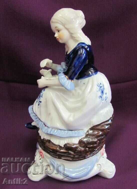 Figurină din porțelan din anii 30 Boemia cu preț 75.00 BGN | € 38.35