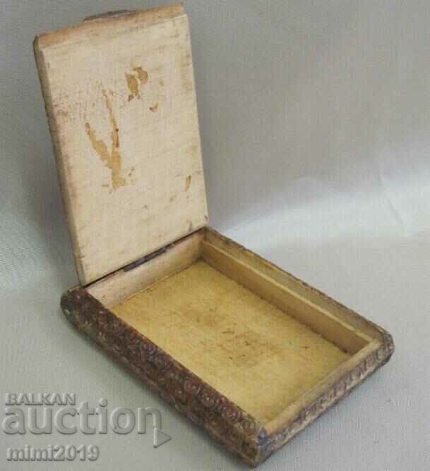 Auction Vintich Small Wooden Snuffbox for Cigarettes Auction Vintich Small Wooden Snuffbox for Cigarettes