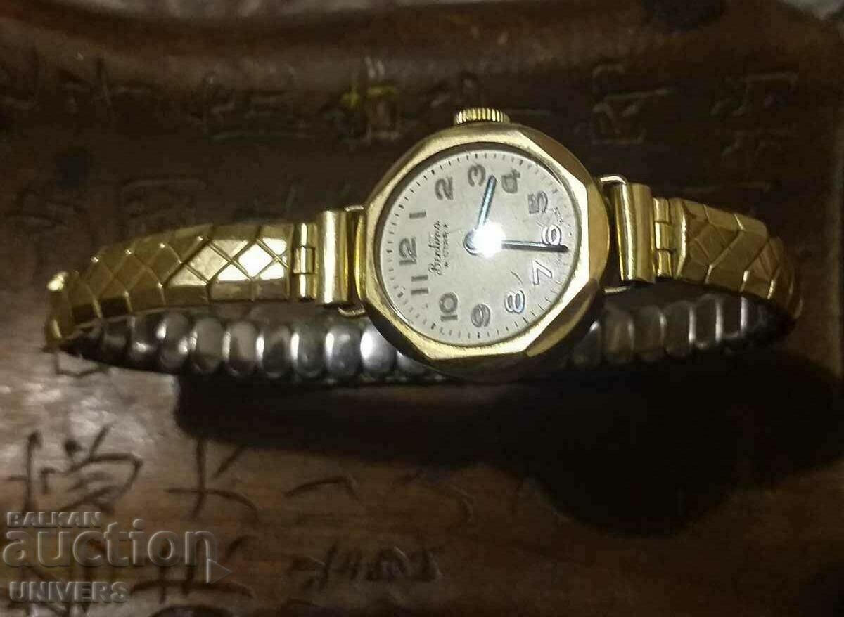 Златен дамски часовник