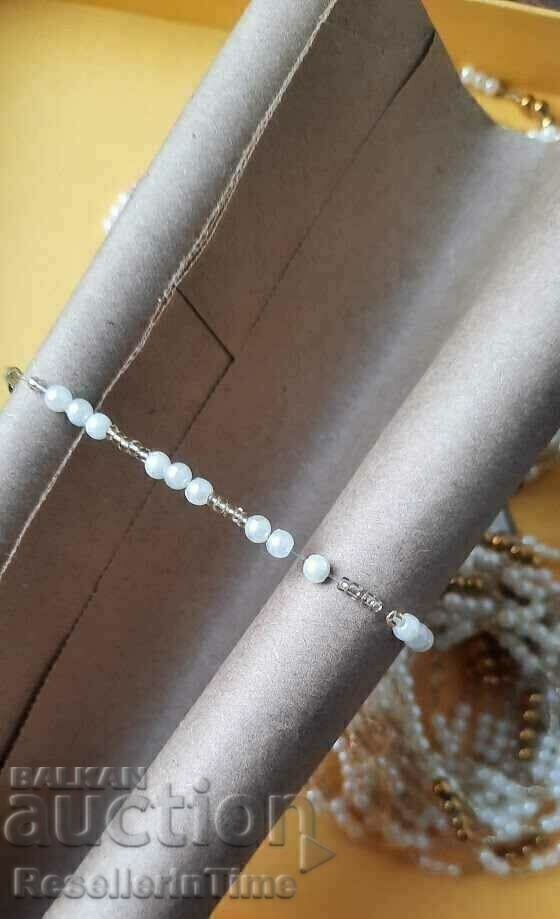 Licitație Lot de 60 de bratari lucrate manual...