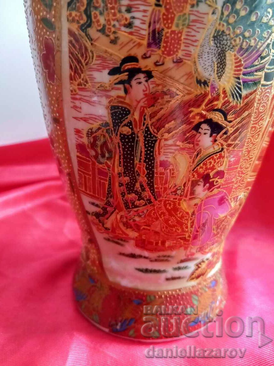 Delivery of Unique Rare CHINESE Porcelain Vase, Signed!