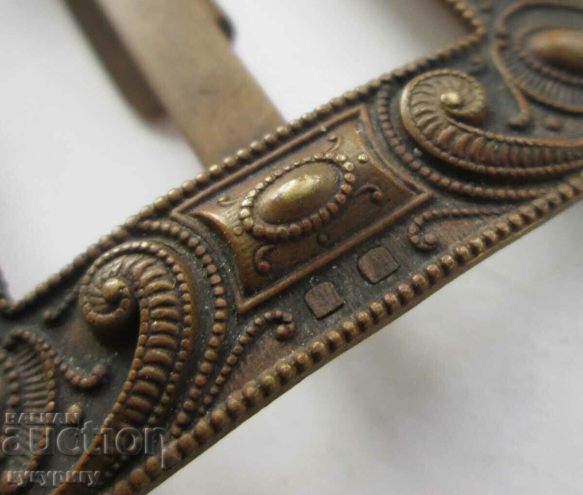 Delivery of Old antique buckle belt buckle with ornaments decoration Delivery of Old antique buckle belt buckle with ornaments decoration
