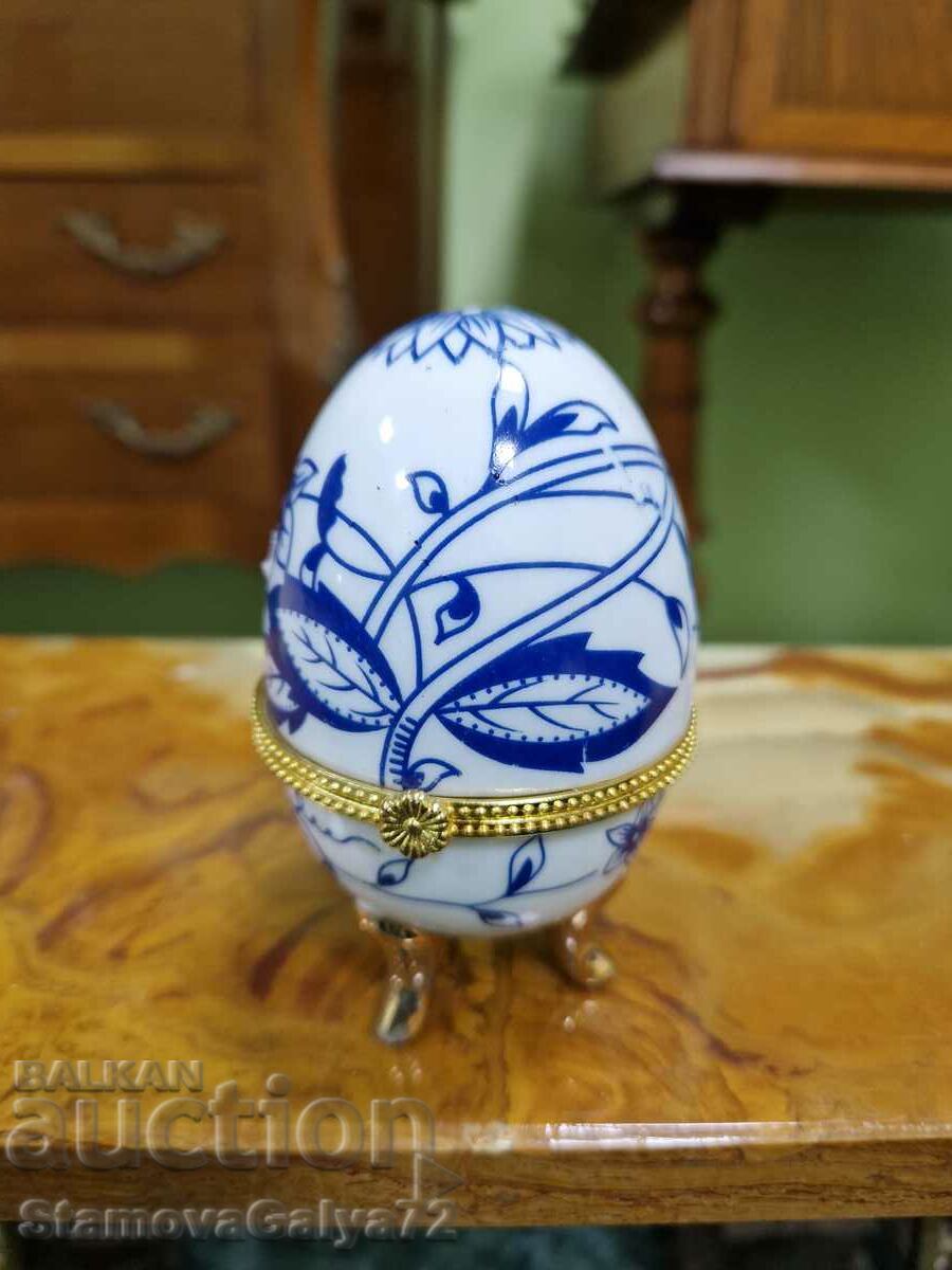 Рядко антикварно колекционерско порцеланово яйце NEUNDORF
