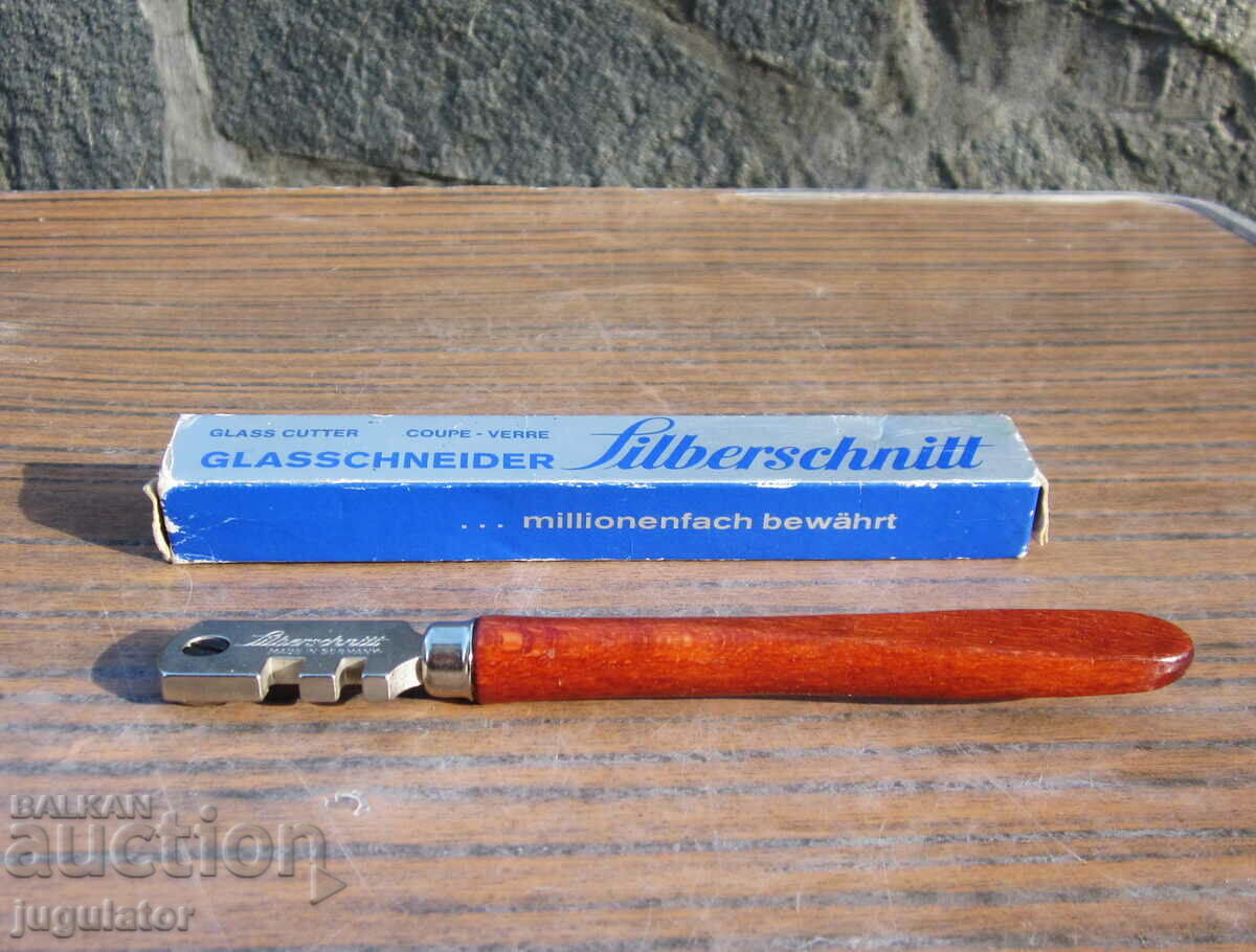 old German glass cutter glass cutter with box with price 20.00 BGN | € 10.23 old German glass cutter glass cutter with box with price 20.00 BGN | € 10.23
