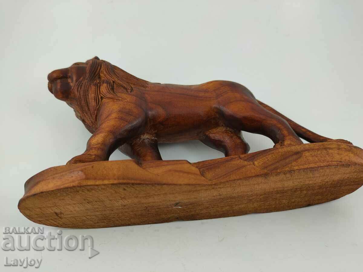 Delivery of Wood carving figurine Lion Delivery of Wood carving figurine Lion