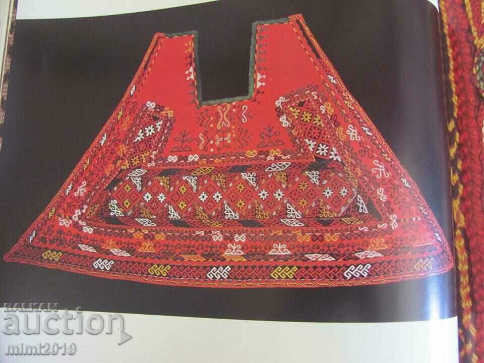 Delivery of 1982 Book- The Art of Islam Delivery of 1982 Book- The Art of Islam