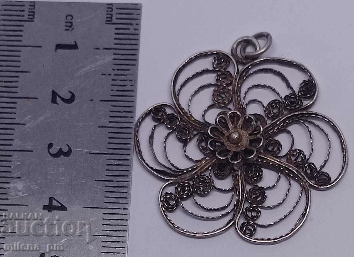 Παλιό ασημένιο μενταγιόν με τιμή 36.99 BGN | € 18.91 Παλιό ασημένιο μενταγιόν με τιμή 36.99 BGN | € 18.91