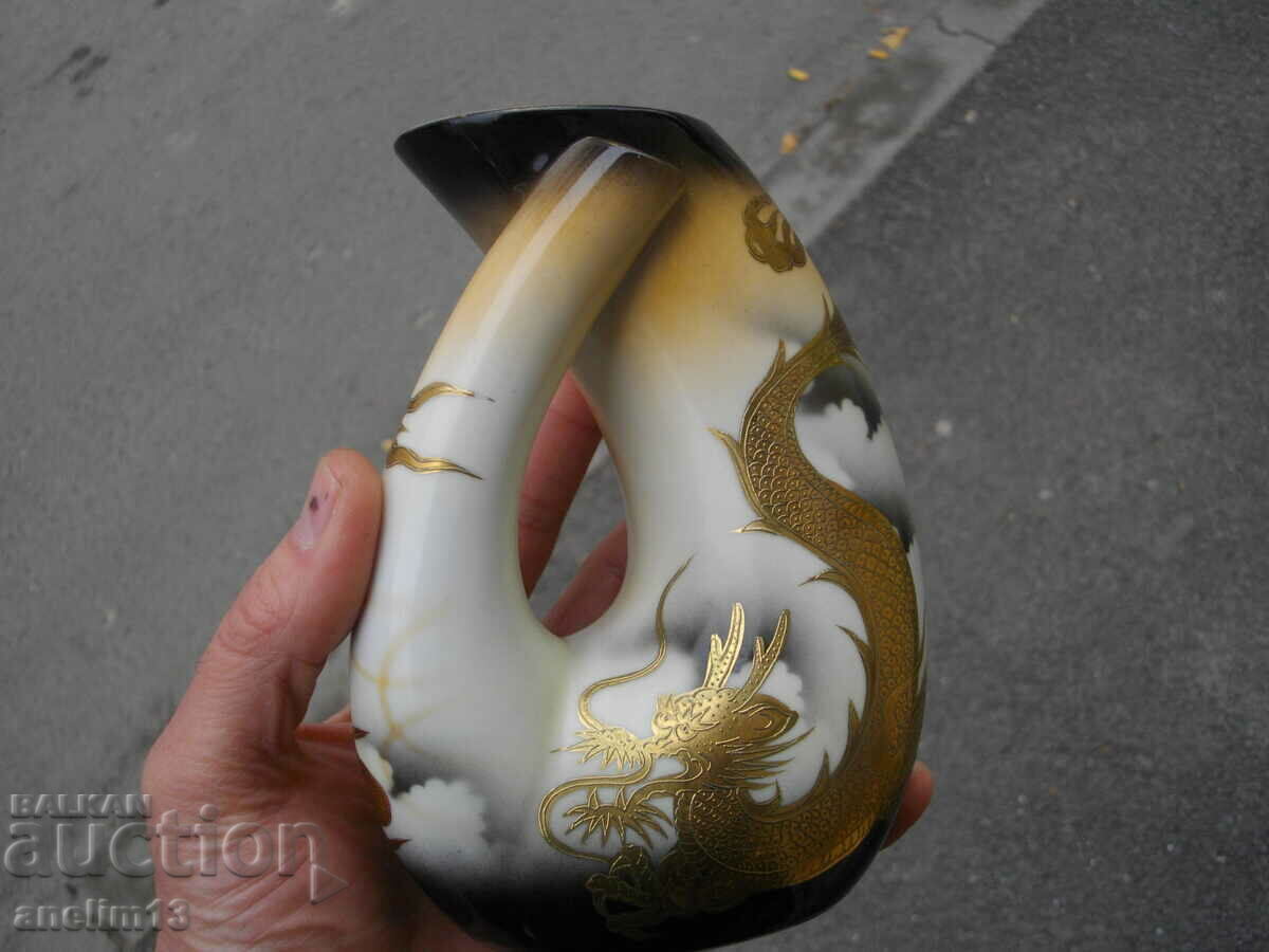 Licitație FRUMOASĂ VAZĂ DRAGON DE PORCELAN pictat