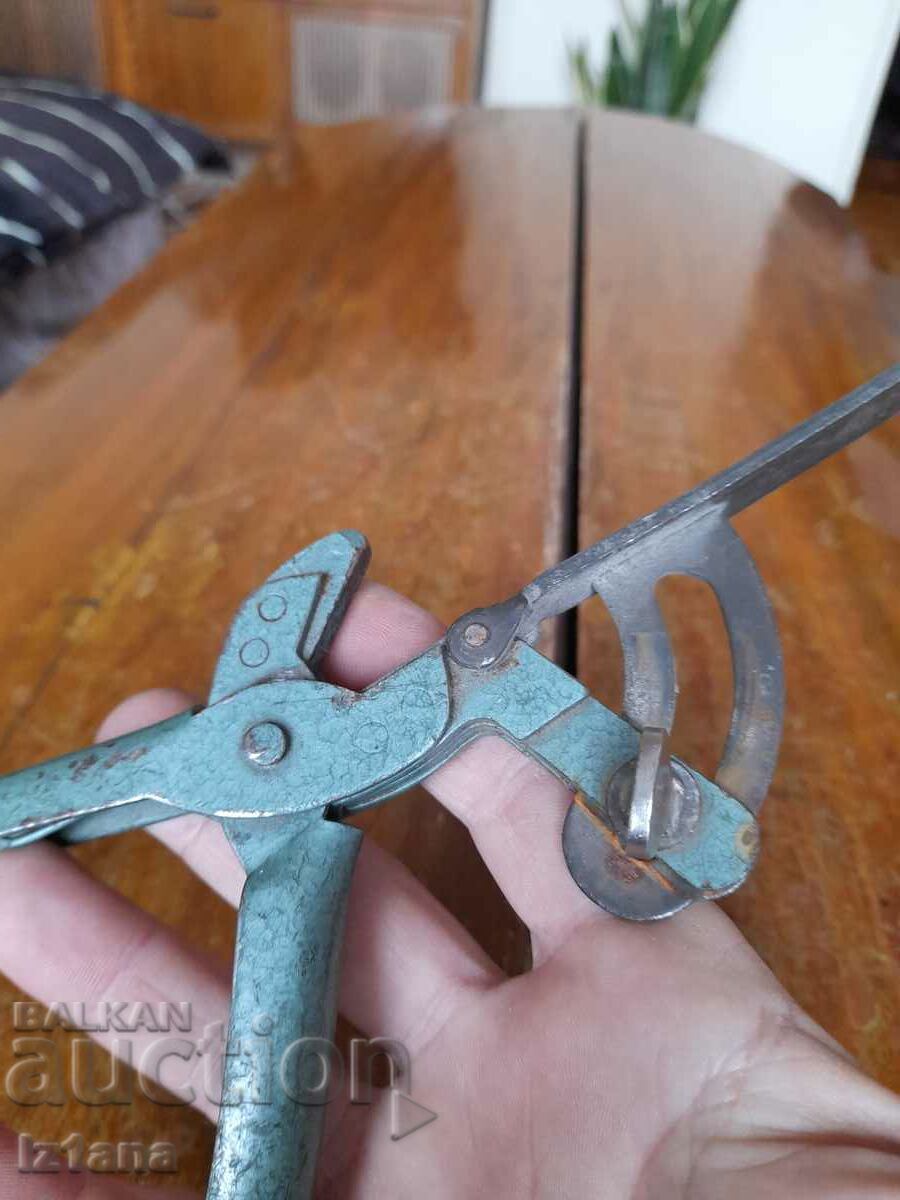 Licitație Clești vechi de plop