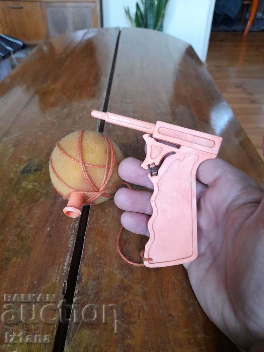 Auction An old children's gun Auction An old children's gun