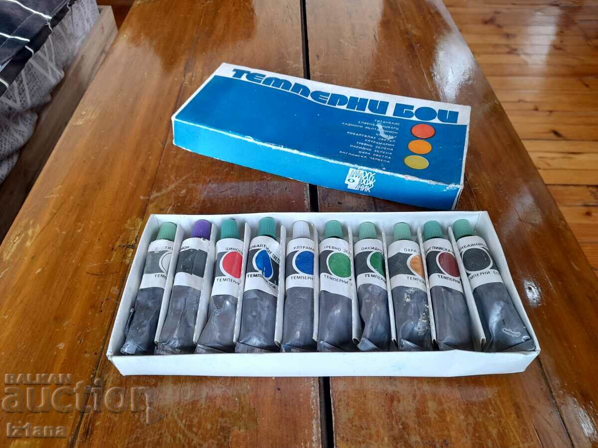 Auction Old tempera paints, crayons Auction Old tempera paints, crayons