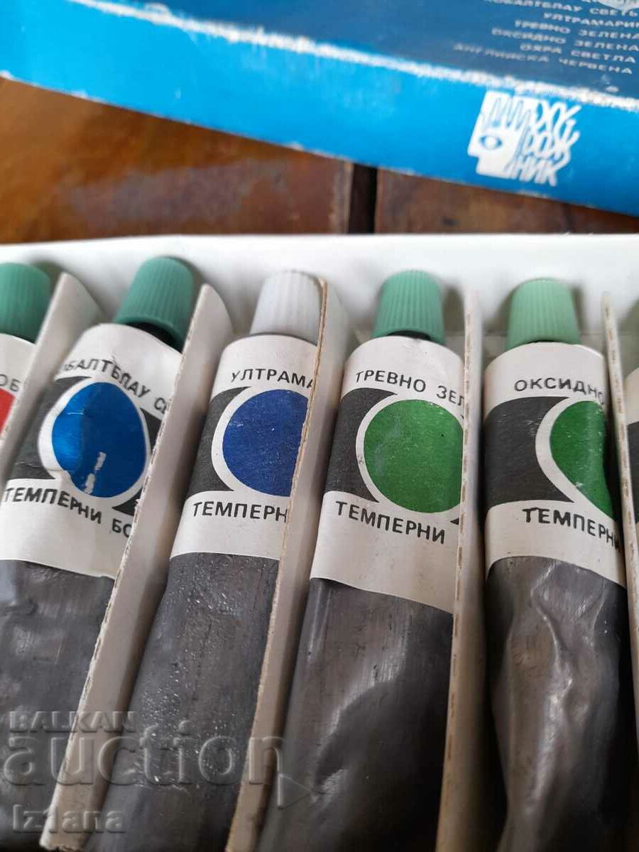 Delivery of Old tempera paints, crayons Delivery of Old tempera paints, crayons