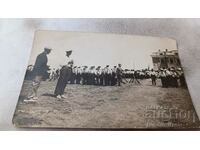 Снимка Офицери моряци и цивилни лица в двора на морск. у-ще