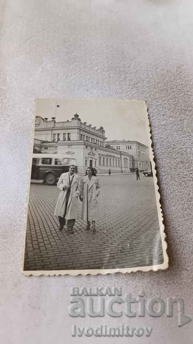 Φωτογραφία Σοφία Ένας άντρας και μια γυναίκα στη λεωφόρο Tsar Osvoboditele
