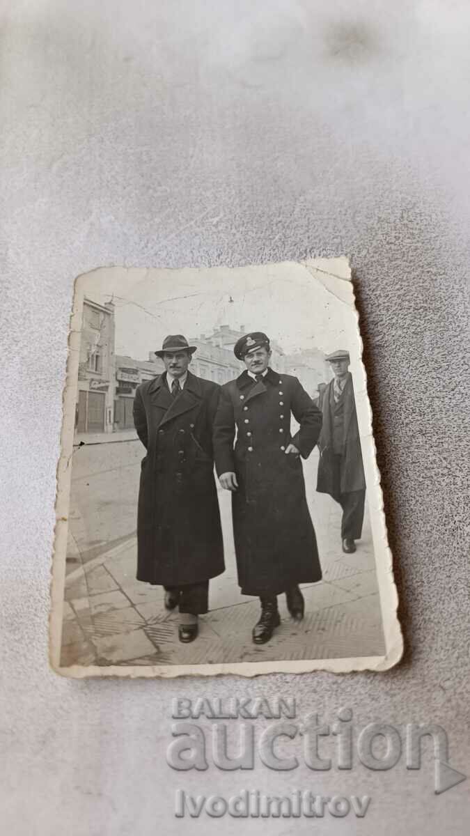 Снимка Варна Офицер и мъж на разходка 1940