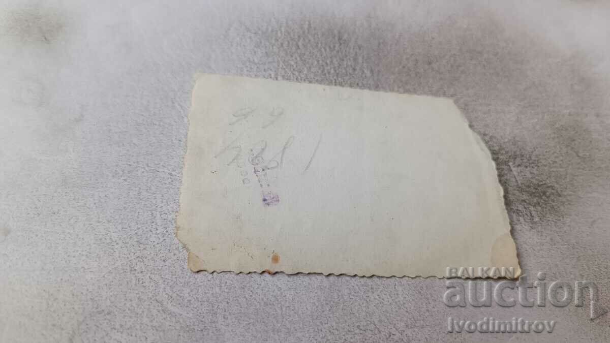 Photo Varna A young girl at the entrance to the Sea Garden with price 2.35 BGN | € 1.20 Photo Varna A young girl at the entrance to the Sea Garden with price 2.35 BGN | € 1.20