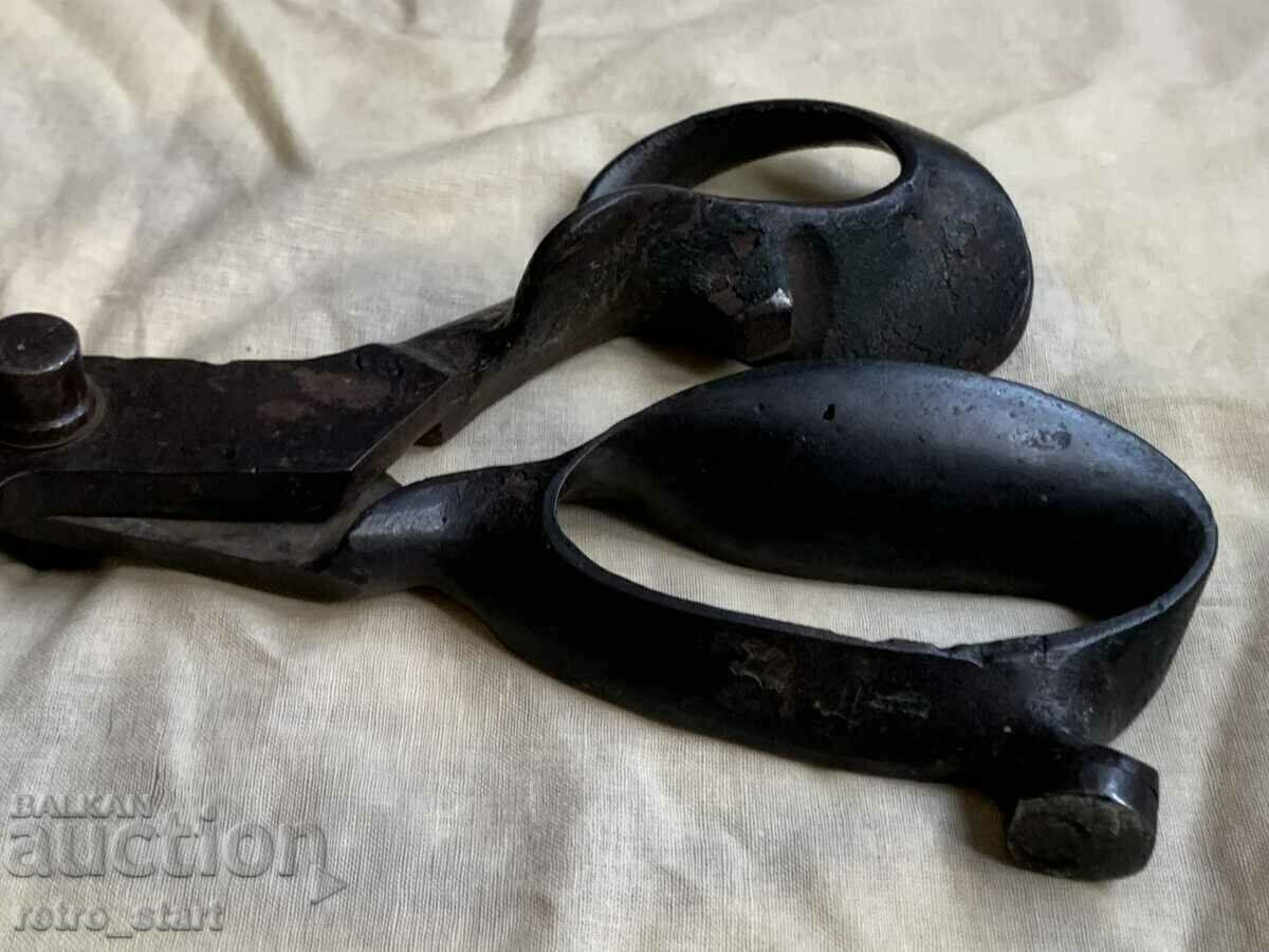 Auction Renaissance Forged Scissors Auction Renaissance Forged Scissors